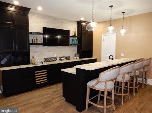 650 Holland Rd, Southampton PA 18966-1819 exterior