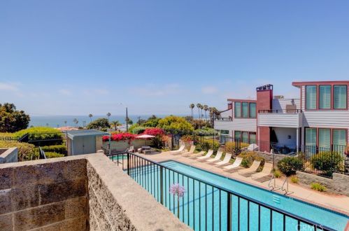 404 Palos Verdes Blvd, Redondo Beach CA  90277-6514 exterior