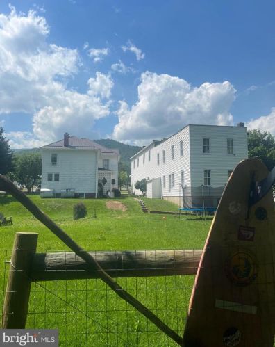 2953 Mount Freedom Dr, Circleville, WV 26804-5000