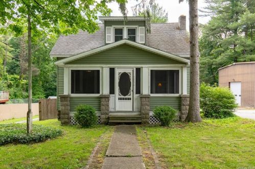 1034 Dutchess Tpke, Poughkeepsie, NY 12603-1127