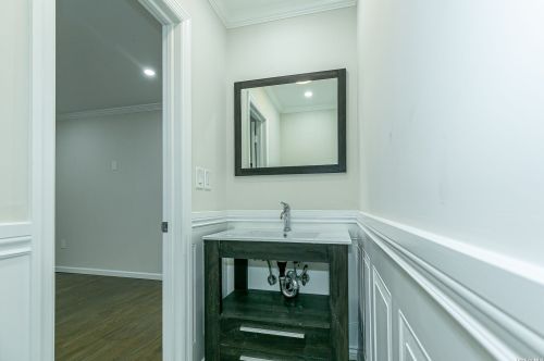 34 5th Ave, New Hyde Park NY  11040-5004 exterior