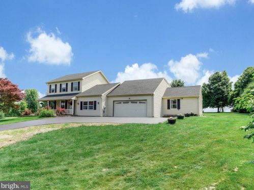 504 Blossom Dr, Beartown, PA 17555-9440