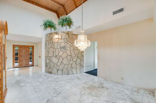 655 Beaverbrook Ln, Glendora, CA 91740-4503