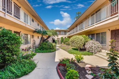 527 Cedar Ave, Long Beach, CA 90802-2276