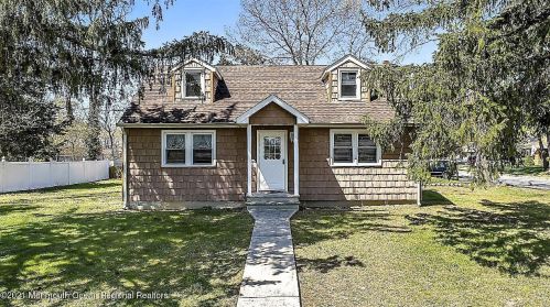 752 Cherry Ln, Bricktown, NJ 08723-4232