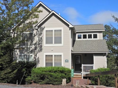 372 Linden Ct, Tannersville, PA 18372-9615