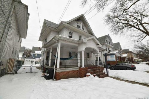 87-40 96th St, Jamaica, NY 11421-1725