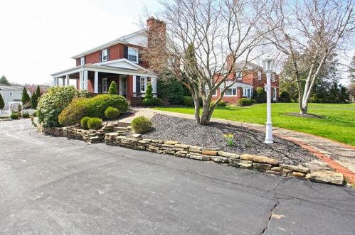 1809 Park Circle Dr, Glenshaw, PA 15116-2136