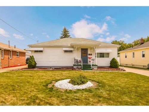 3271 Estelle Ave, Lorain, OH 44052-5105