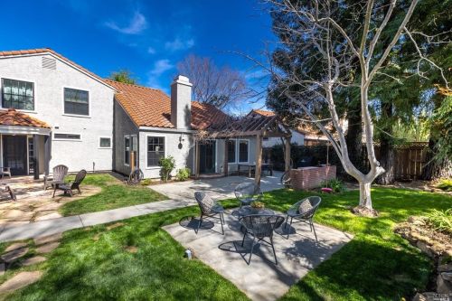 424 Stanford St, Vacaville CA  95687-4653 exterior