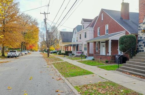 523 4th St, Oakmont, PA 15139-1630
