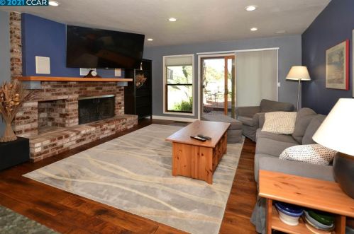 2480 Ln Canada Ct, Pinole CA exterior