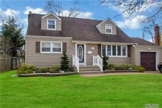 164 Oak St, East Massapequa, NY 11758-3044
