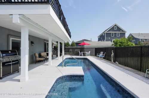 8 Benton Ave, Leonardo NJ  07737-1403 exterior