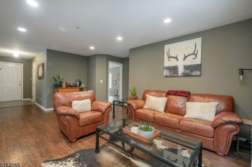 41 Village Dr, Morristown NJ  07960-7313 exterior