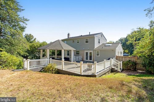6808 Houndmaster Rd, Springfield VA  22152-2715 exterior