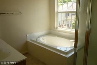 15722 Viewpoint Cir, Dumfries VA  22025-1222 exterior