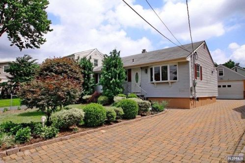 21 6th Ave, Paterson, NJ 07506-2107
