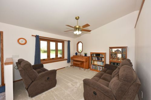 215 Sheridan Dr, West Bend, WI 53095-4267
