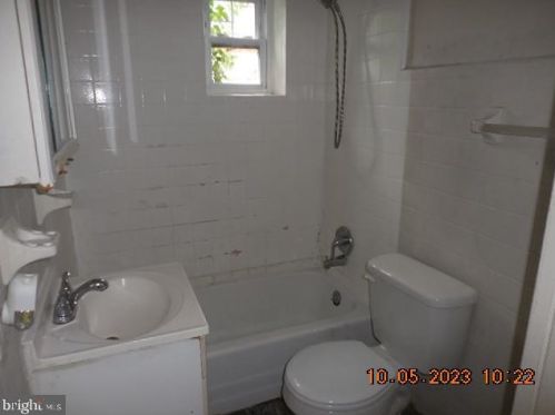 233 Dupont St, Wilmington DE  19805-3555 exterior