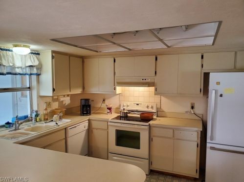 289 Ground Dove Cir, Lehigh Acres FL 33936-6931 exterior