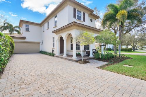 654 Castle Dr, West Palm Beach, FL 33410-1550