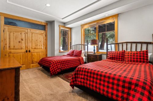 14115 Ski Slope Way, Truckee CA  96161-7030 exterior