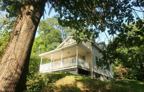 36 Lake Rd, Lake Katrine, NY 12449-5405