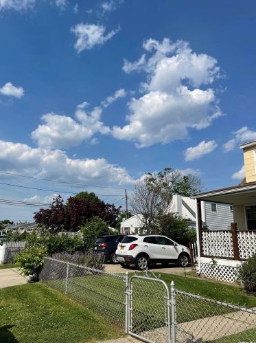 406 Albany Ave, North Lindenhurst, NY 11757-2717
