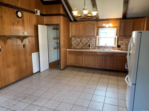 751 7th St, North Lindenhurst NY  11757-5511 exterior