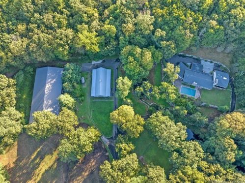 75 Honeysuckle Hill Ln, Bridgeport CT  06612-1145 exterior