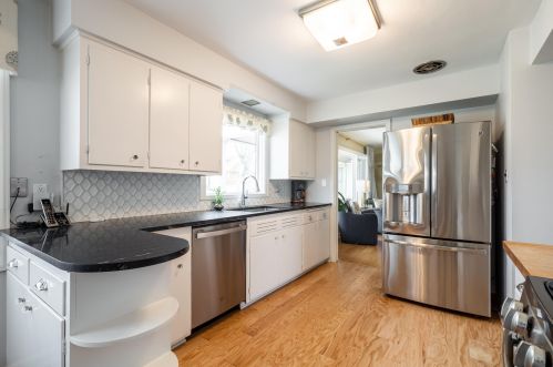 8605 Ravenswood Cir, Milwaukee WI 53226-4657 exterior