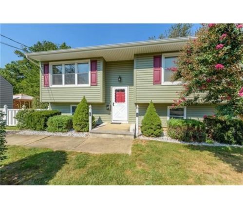 742 Front St, Green Brook, NJ 08812-1014