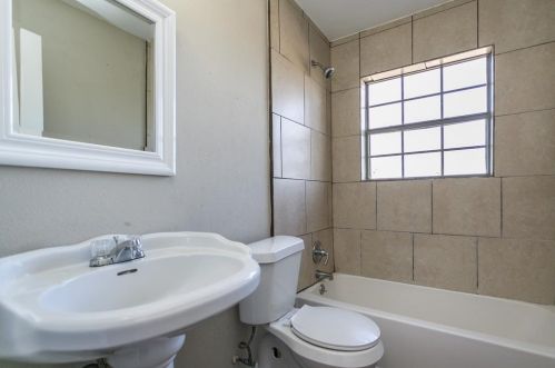 1104 Sharondale St, Fort Worth TX 76115-4241 exterior