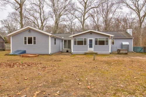 21 Moore Ave, Lyme CT  06371-1216 exterior