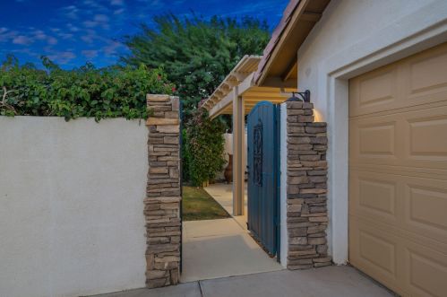 51915 Avenida Alvarado, La Quinta CA  92253-3190 exterior