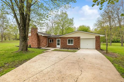 324 Woodside Dr, Pataskala, OH 43062-9325