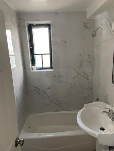 1565 Odell St, Bronx, NY 10462-7005