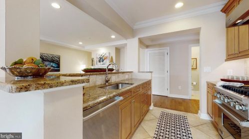 221 Victoria Mews, Princeton NJ  08542-3748 exterior