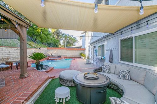 27067 Alabastro Dr, Santa Clarita CA  91354-2215 exterior