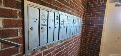 8121 Daly Rd, Cincinnati OH 45231-5702 exterior