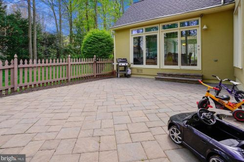 9111 Meadowcreek Ln, Lorton VA  22079-3238 exterior