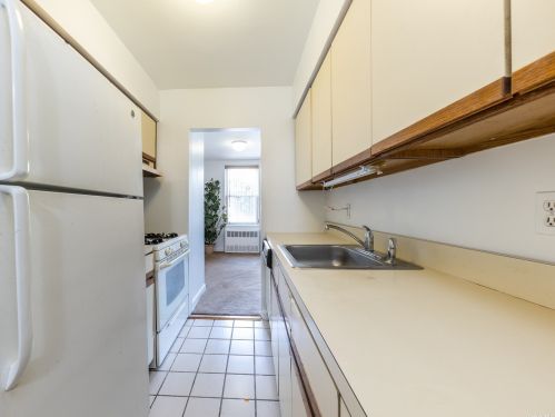 504 Merrick Rd, Lynbrook NY  11563-2339 exterior