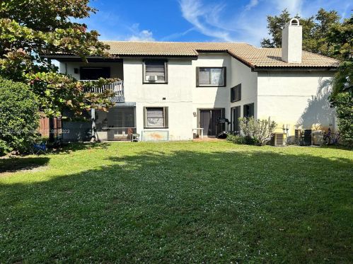 17322 61st Pl, Hialeah, FL 33015-4515