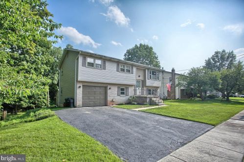 5839 Milton Dr, Harrisburg, PA 17112-3140