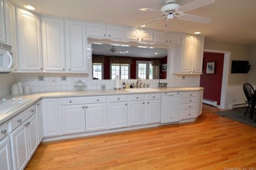 8 Walker Rd, Bridgeport, CT 06611-2421