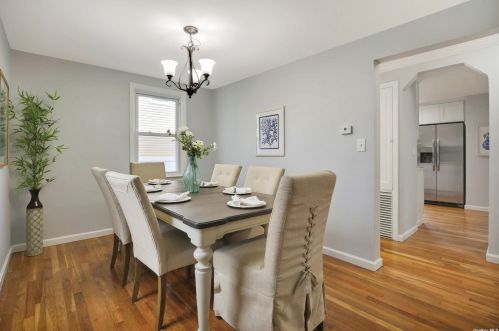 19 Revere Ave, Bethpage NY  11714-3115 exterior