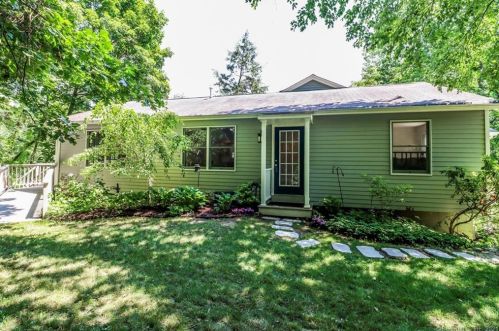 42 Elbow Hill Rd, Brookfield Center, CT 06804-1931