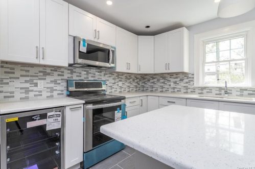 107 Valley Rd, White Plains, NY 10604-2345