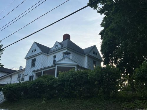 6 Mills Ave, Middletown, NY 10940-5219